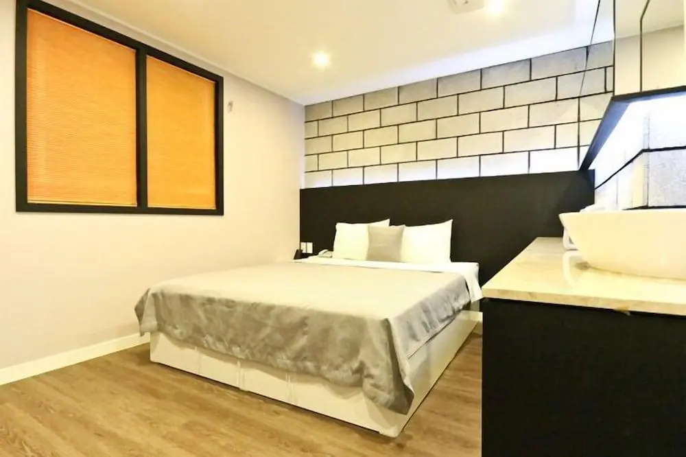 Haru Hotel