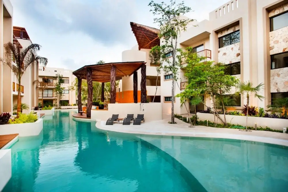 Amazing 2BR condo surrounded by nature by Happy Address