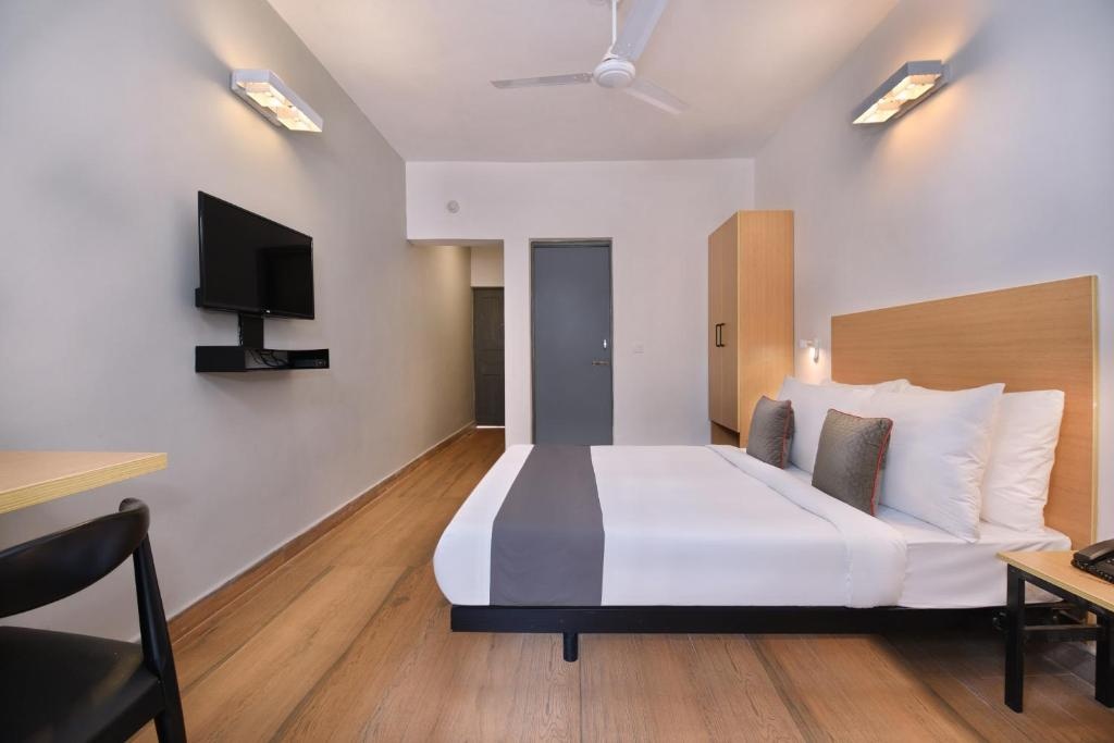 OYO Townhouse 256 Silver Palm Resort