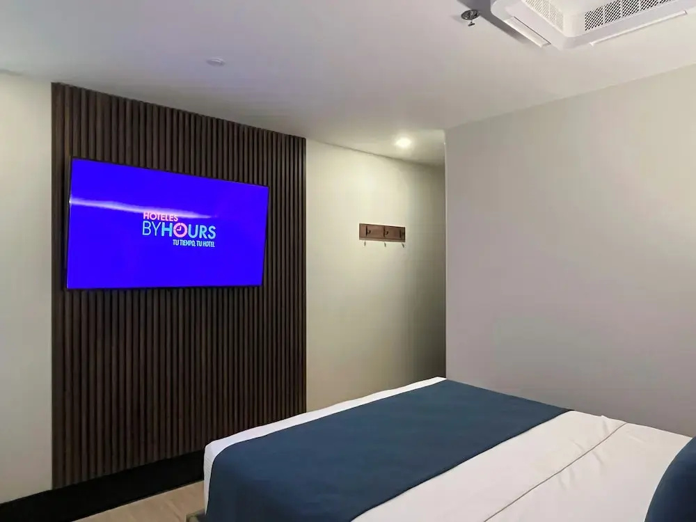 Hotel Continental ByHours