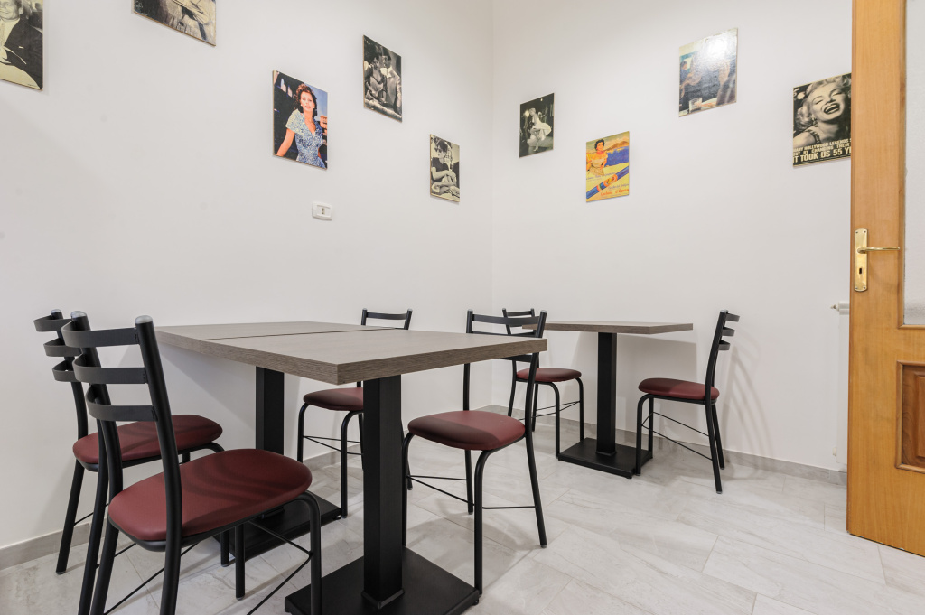 Via Aniello Falcone 72b
