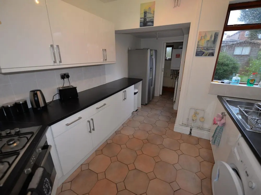 Swanky Family Holiday Home in Coventry near Live Escape Room