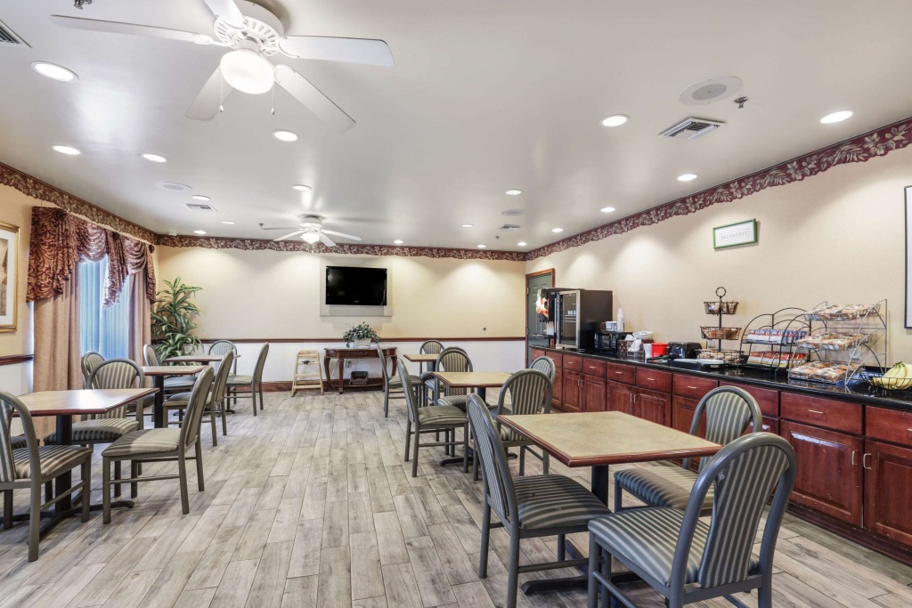 Econo Lodge Inn & Suites Marianna South