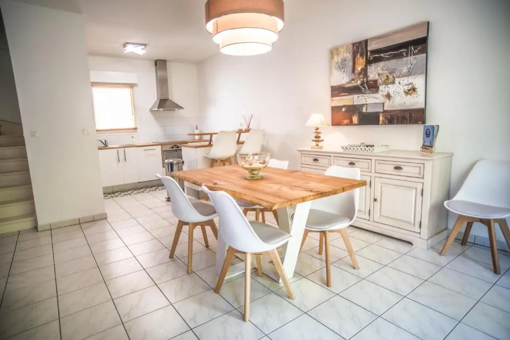 Appartement 90 m2 avec parking terrasse balcons, proche du port et plages