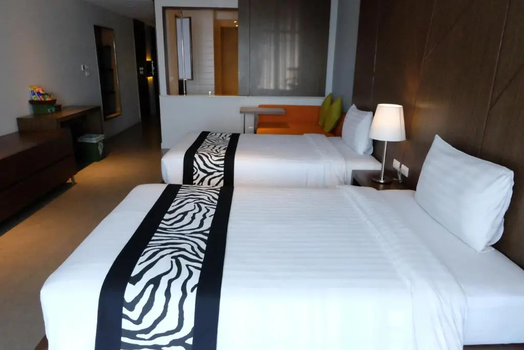 Season Five Hotel