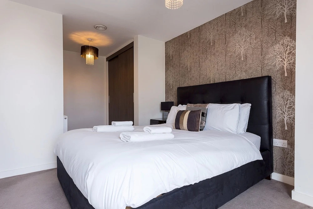 Greenwich Two Bed Flat, with Pool &Parking