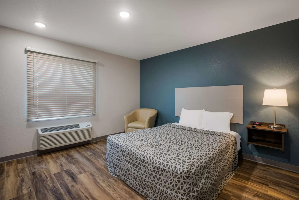WoodSpring Suites Milwaukee - Menomonee Falls