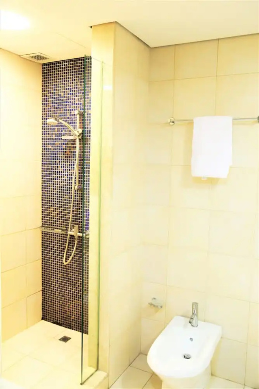 Luxury Stay at the Palm Shoreline Dubai