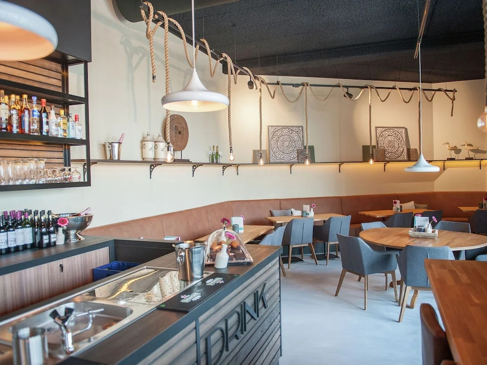 Beautiful Lodge With a Dishwasher, in Bloemendaal