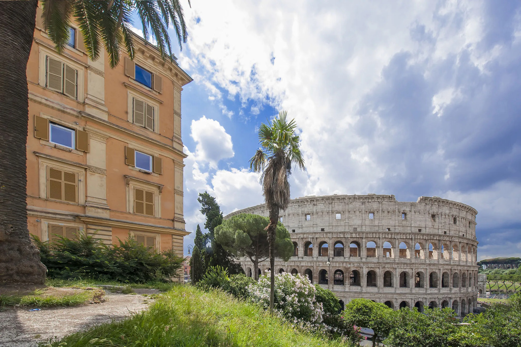 Colosseum Corner