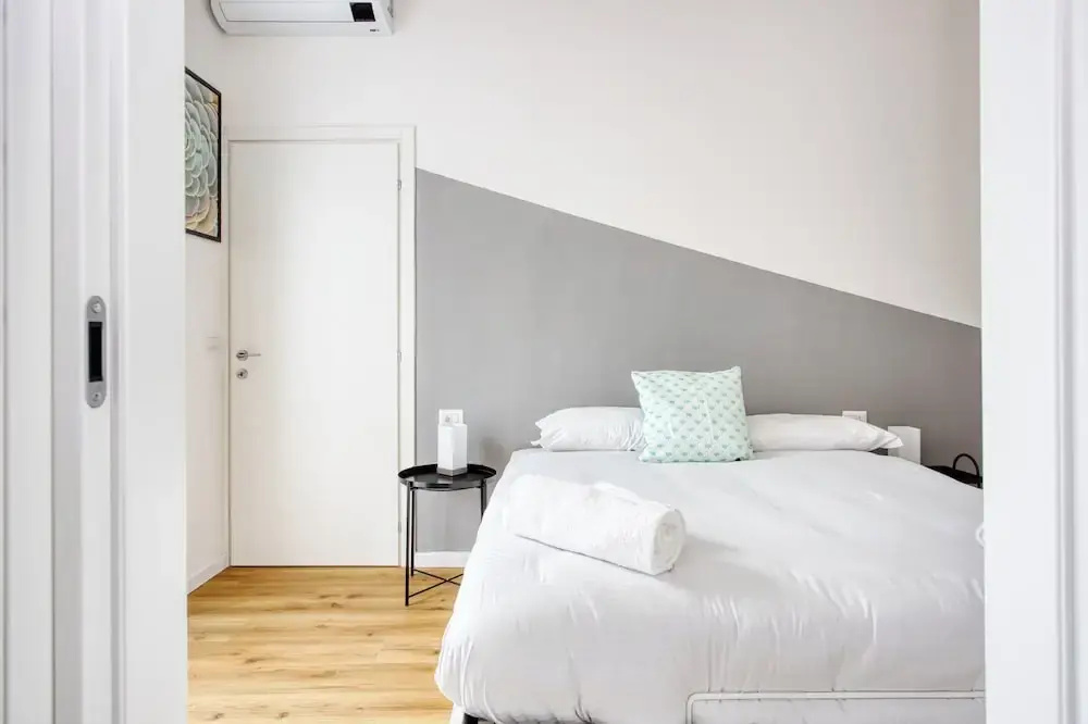 Elegant apartments in Isola district