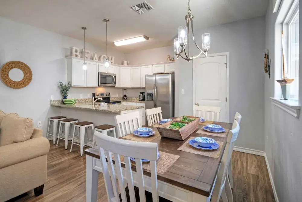 Sleeps 29, 3 Homes Beachside Resort Pool, Walk to the Beach