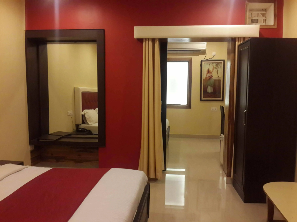 HOTEL VARUNA