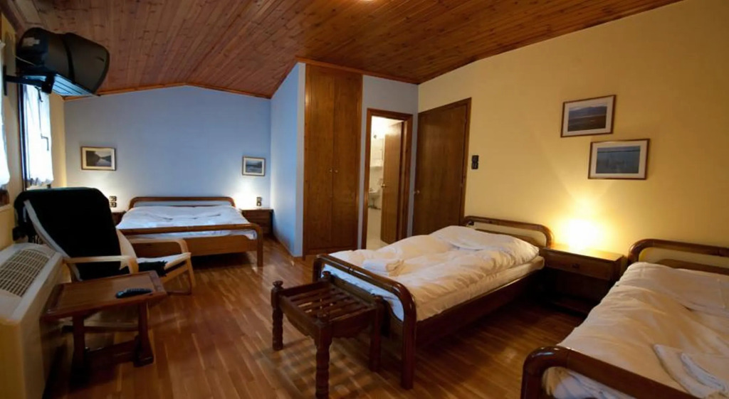 To Balcony tis Agorianis