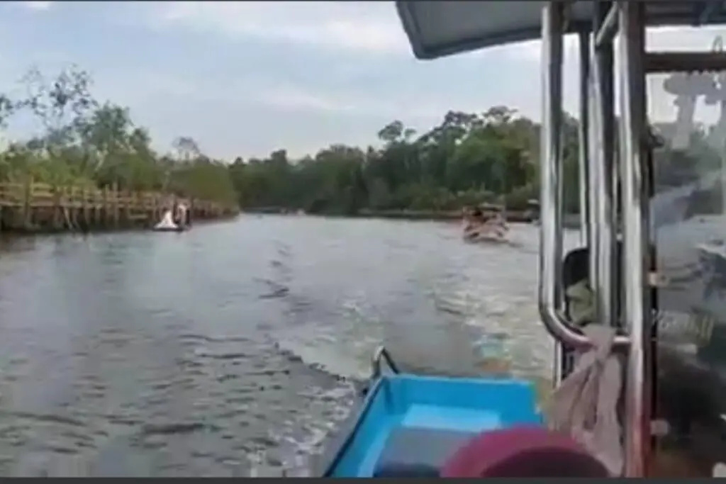 3R3B with Pool in Kota Bharu near Datu River