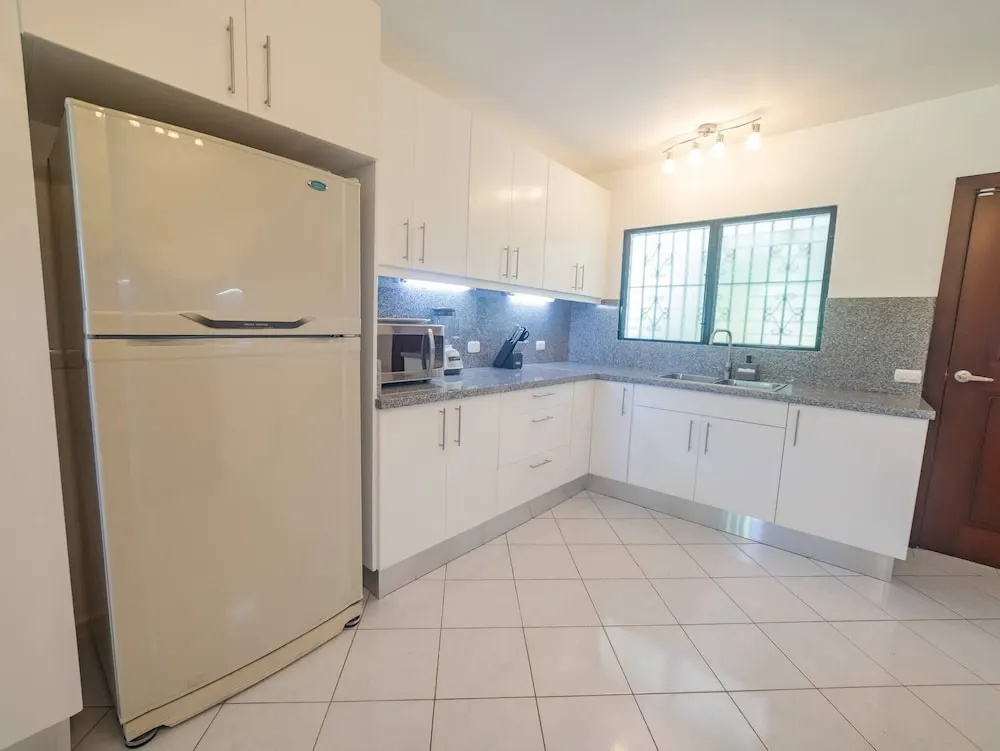 7br Massive Villa In Sosa - 2mins From Nightlife