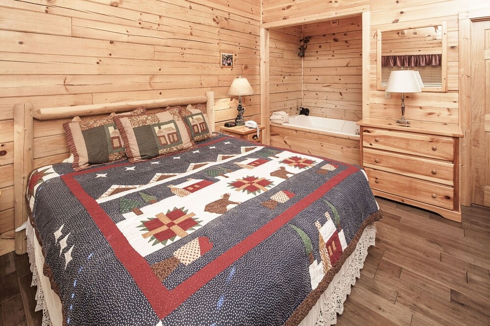 The Cozy Bear by Eagles Ridge Resort