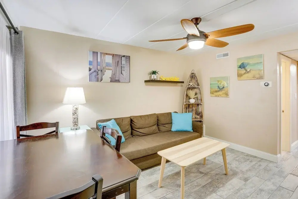 Wildwood Condo w/ Community Pool: Walk to Beach!