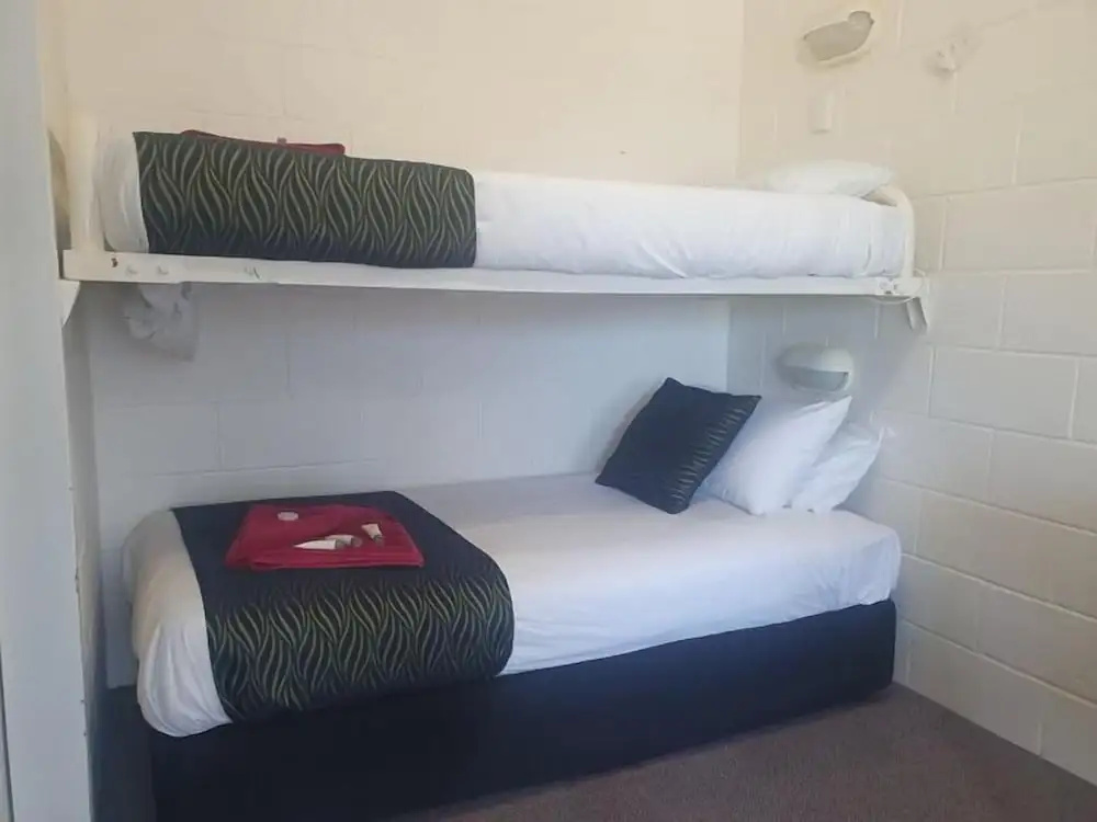 Golden Peak Motel PeakHill