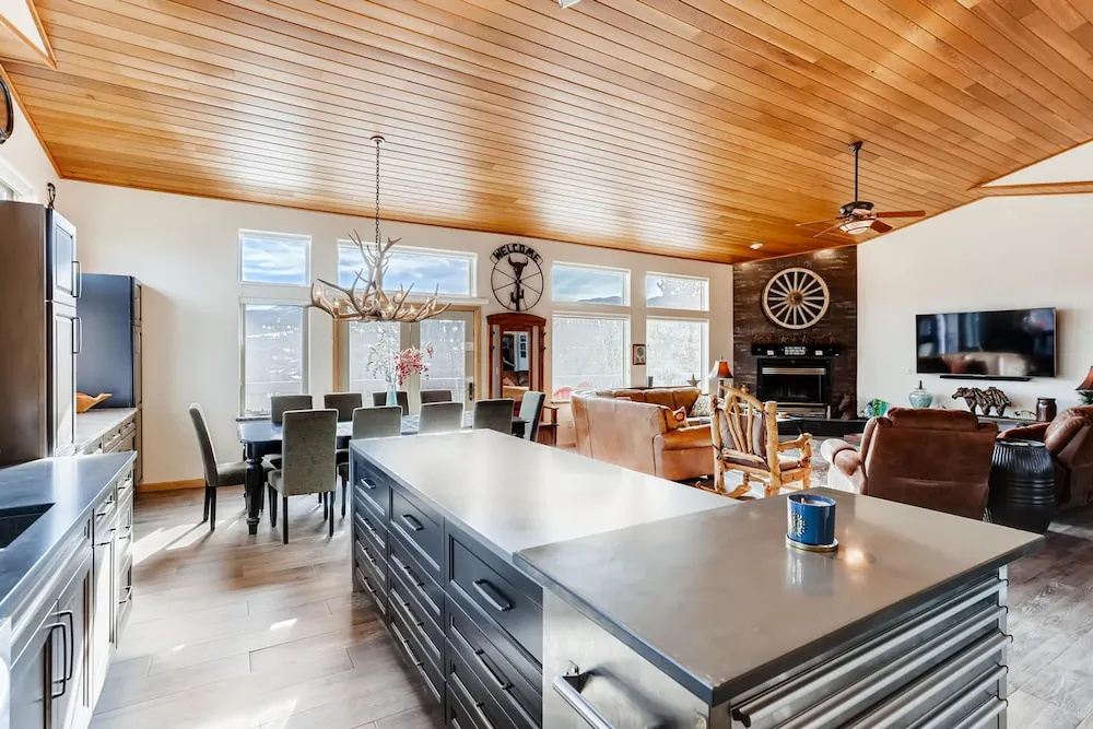 122 Kings Court by Book by Owner