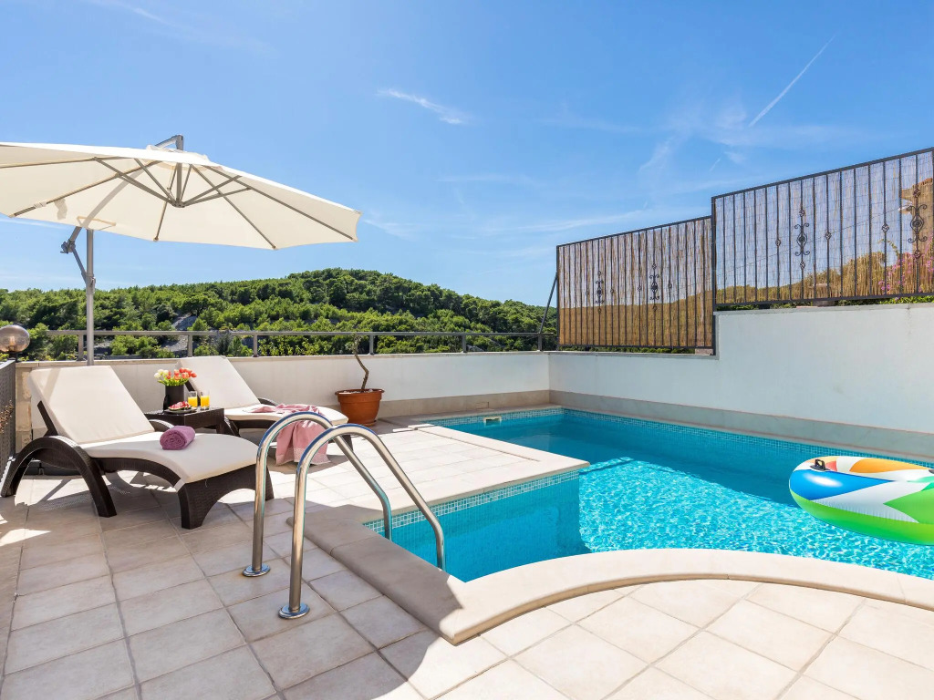 Luxurious Villa in Selca With Pool