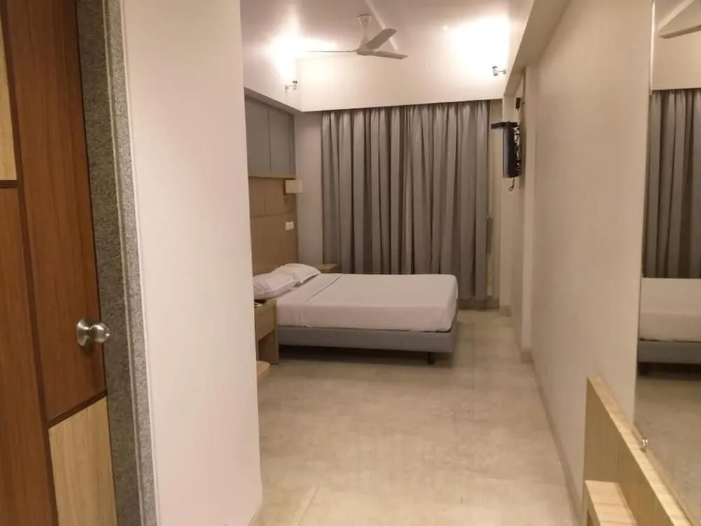 Seasons Hotel