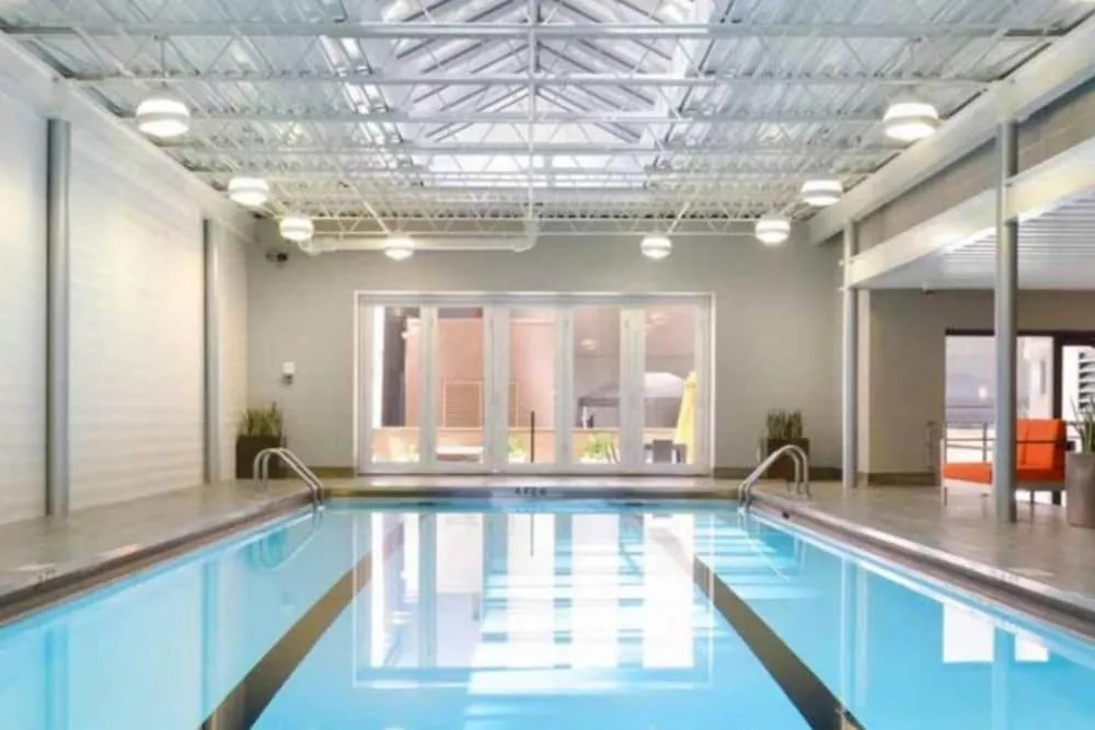 The Stratus - Vibrant Studio in Heart of Downtown