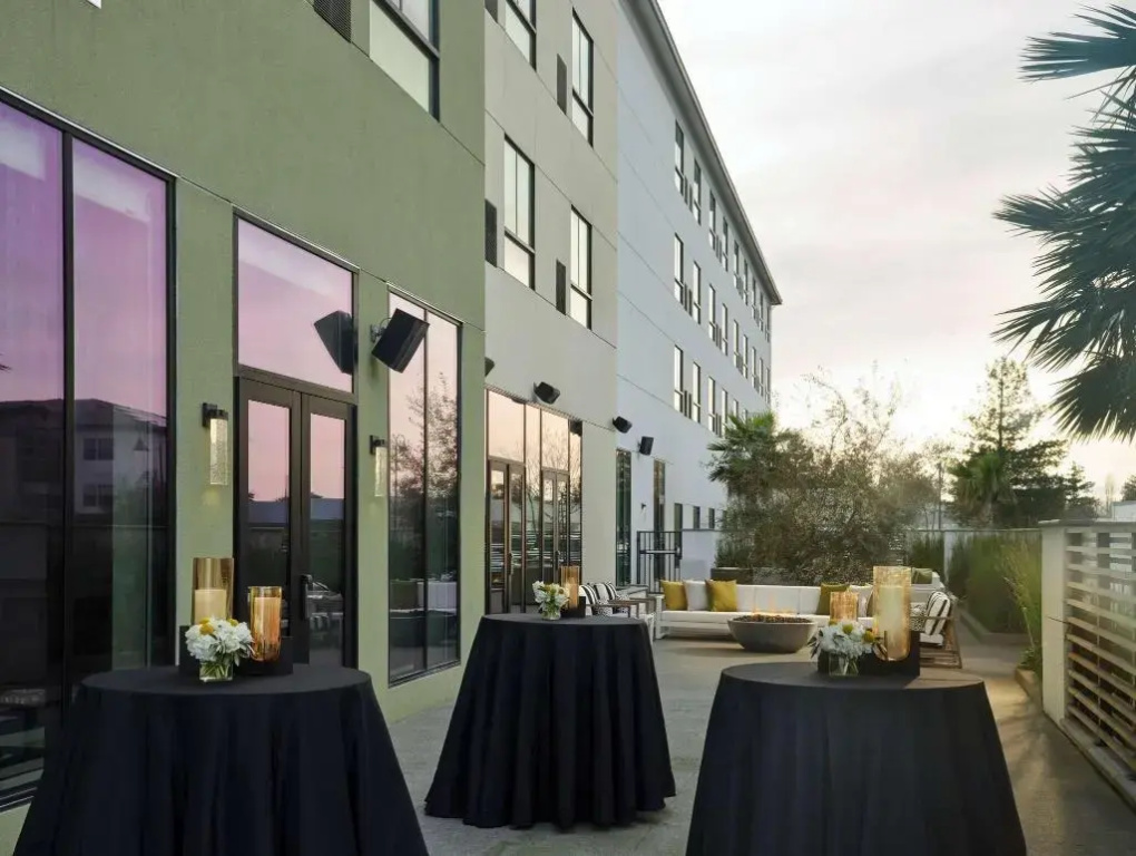 Hotel Centro Sonoma Wine Country, Tapestry Collection Hilton