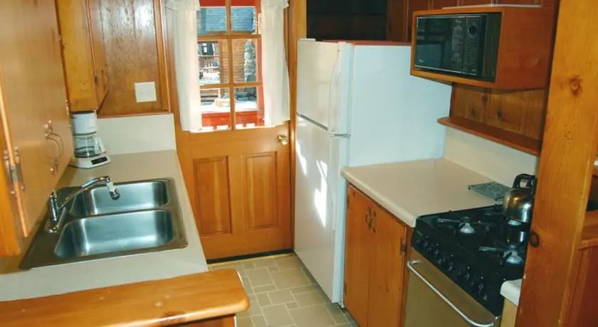 RedAwning Cabin #8 Nugents Nest