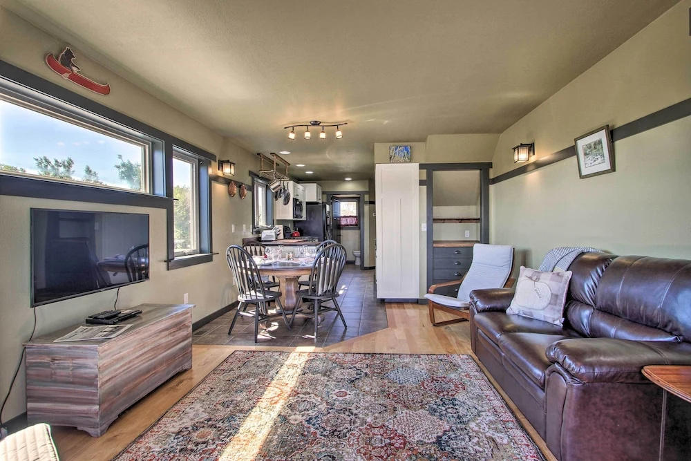 Pet-friendly Choteau Townhouse With Gas Grill!