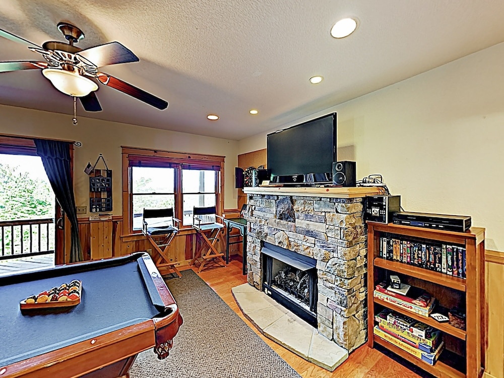 New Listing! Scenic Wolf W/ Hot Tub & Sauna 4 Bedroom Home
