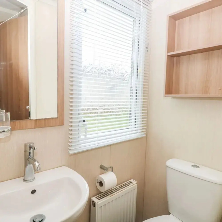 5 Berth 3 Bedroom Caravan Holiday Home in Fritton