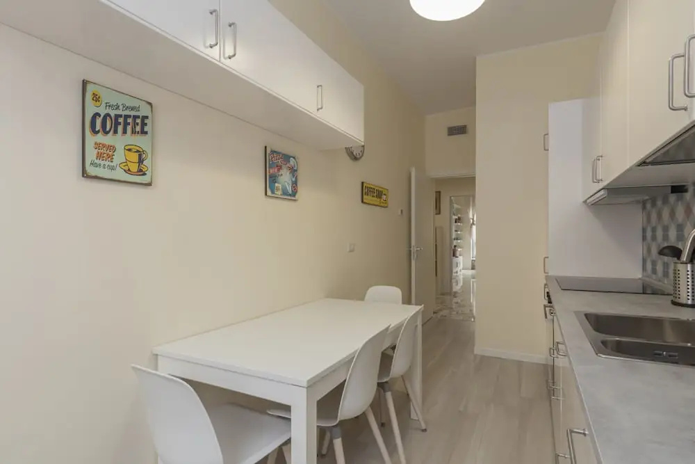 JOIVY Modern 2bed flat with balcony, 250m from M5 Foppa and M2 Sant'Agostino