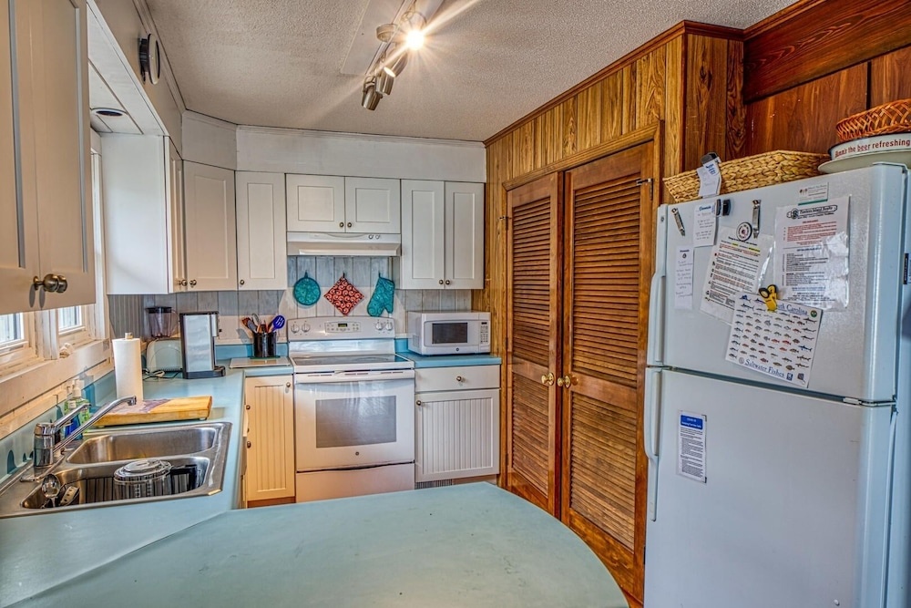 Oceanside - 4 Br Home