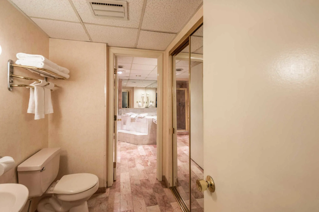 Rodeway Inn & Suites Charles Town