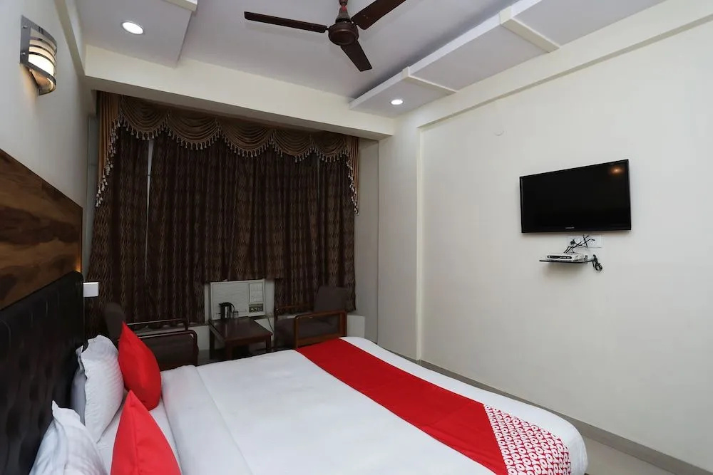 Oyo 30068 Hotel Kesar Palace