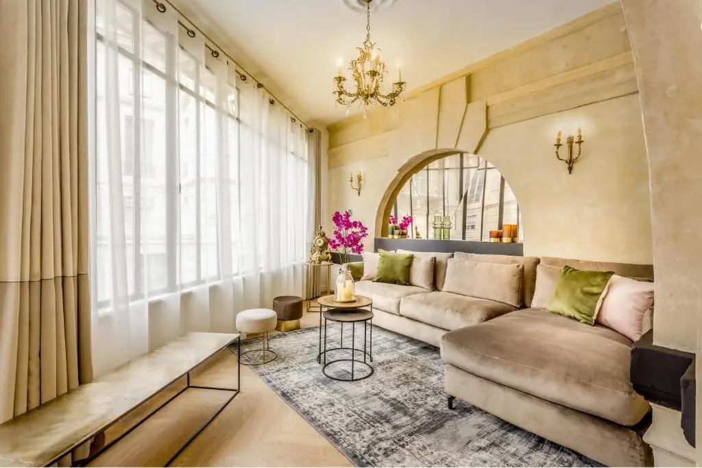 Luxury 6 Bedroom 5 bathroom Palace Apartment - Louvre View