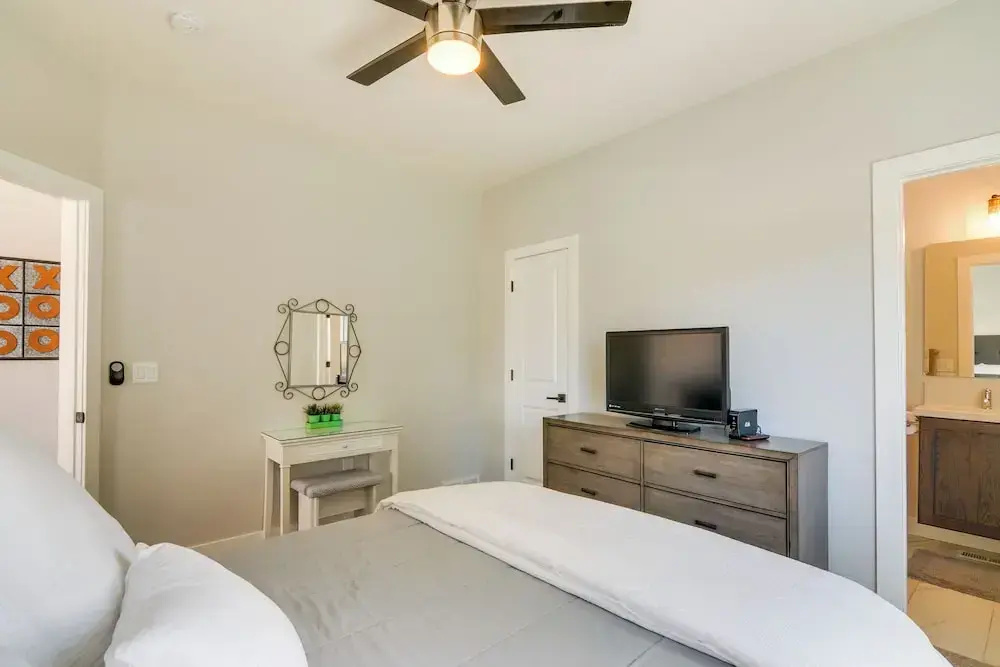 Gateway to Zion! Modern Home in Historic Parowan
