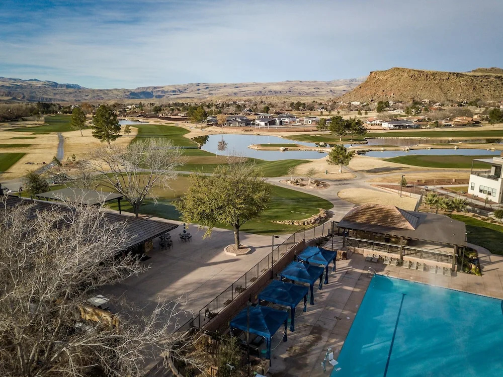 4 At Bloomington Country Club 3 Bedroom Apts by RedAwning