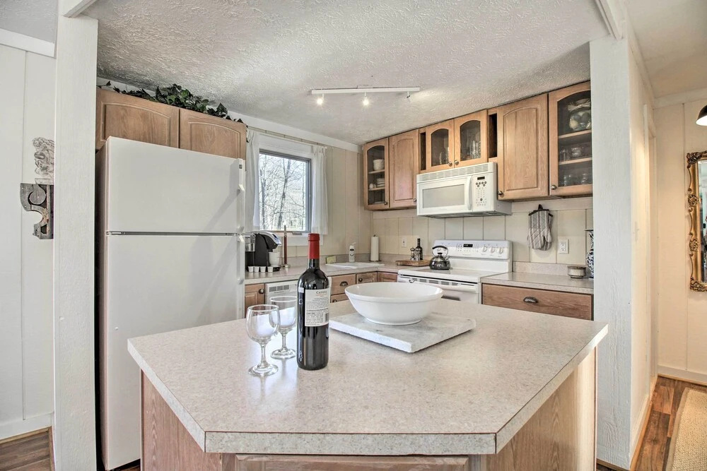 Wintergreen Resort Retreat w/ Hot Tub!
