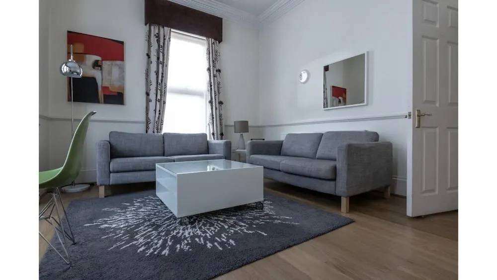 1 Bedroom in Kew Gardens - Clarendon Garden