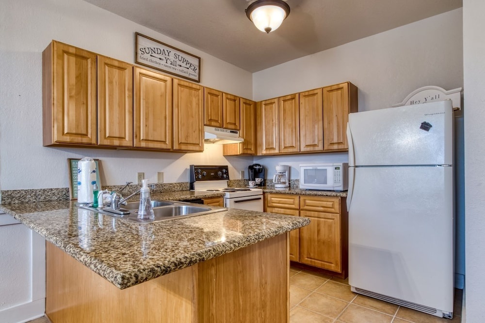 Owl See You 3205 - Close To Dollywood And Overlooking Gatlinburg Golf Course 2 Bedroom Condo by RedAwning