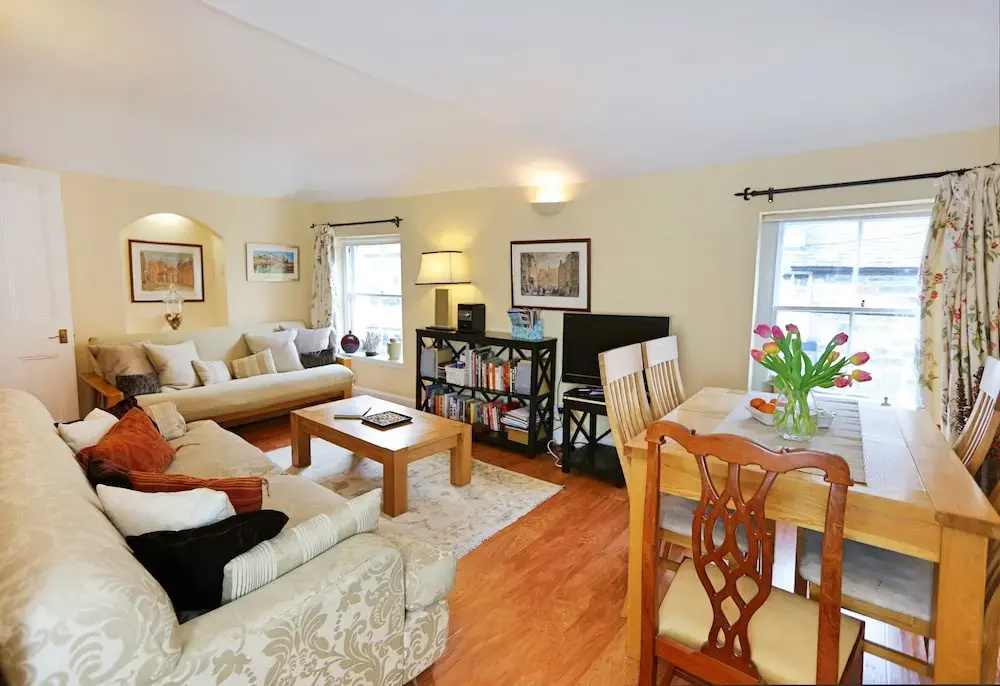 Wonderful Central Edinburgh Apartment