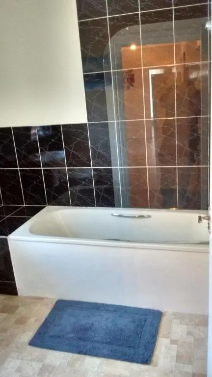 Derwent Street Apartment 1 - 3 Bed Self Catering Apartment - Self Contained - 1 Double & 2 Single Rooms