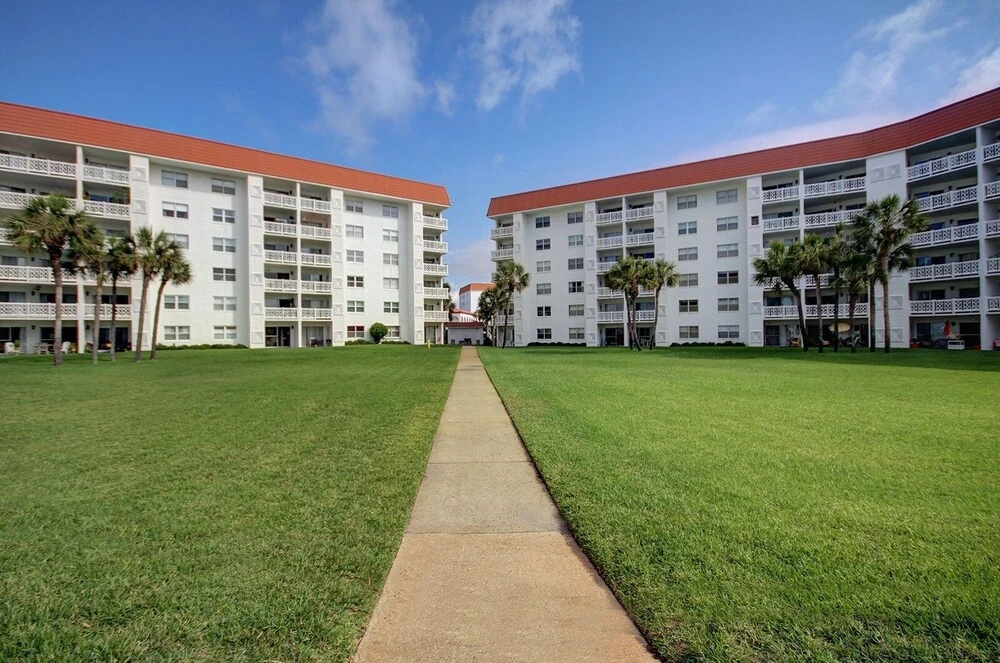 235 El Matador 1 Bedroom Condo by RedAwning