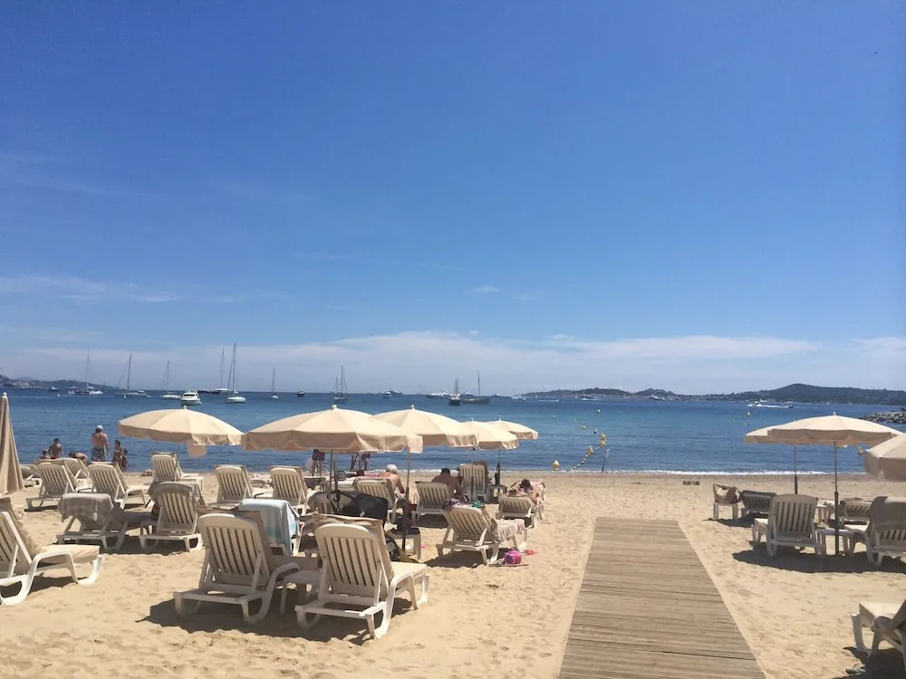 Cozy Holiday Home in Grimaud with Beach Near