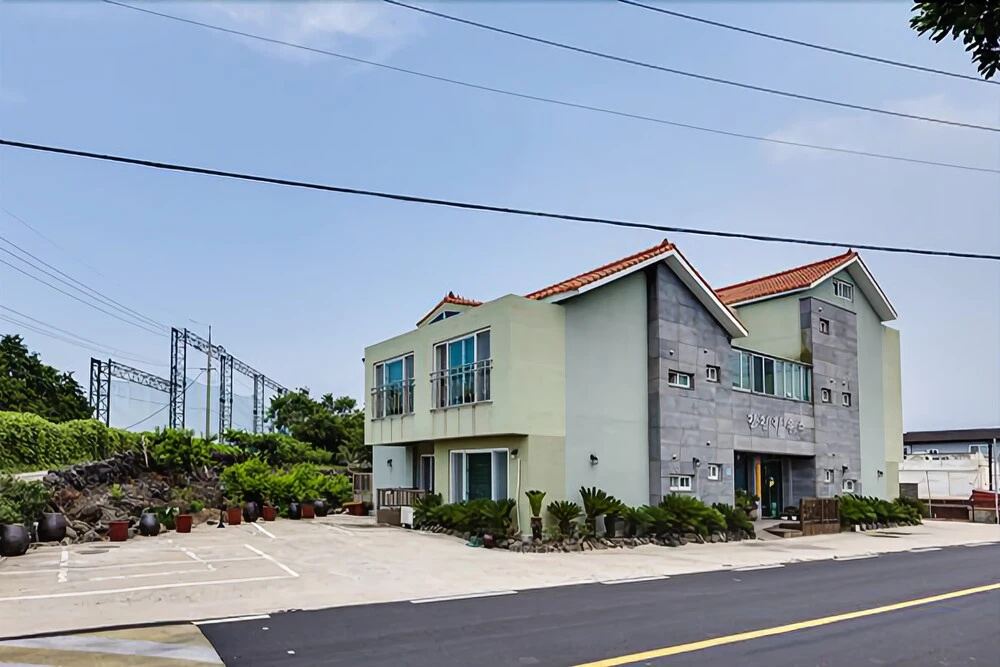 Chinchin house
