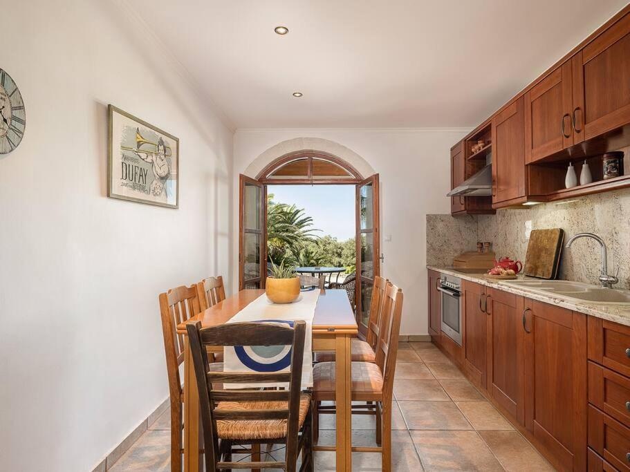 Aloni House - Spacious secluded villa with pool, up to 10 guests