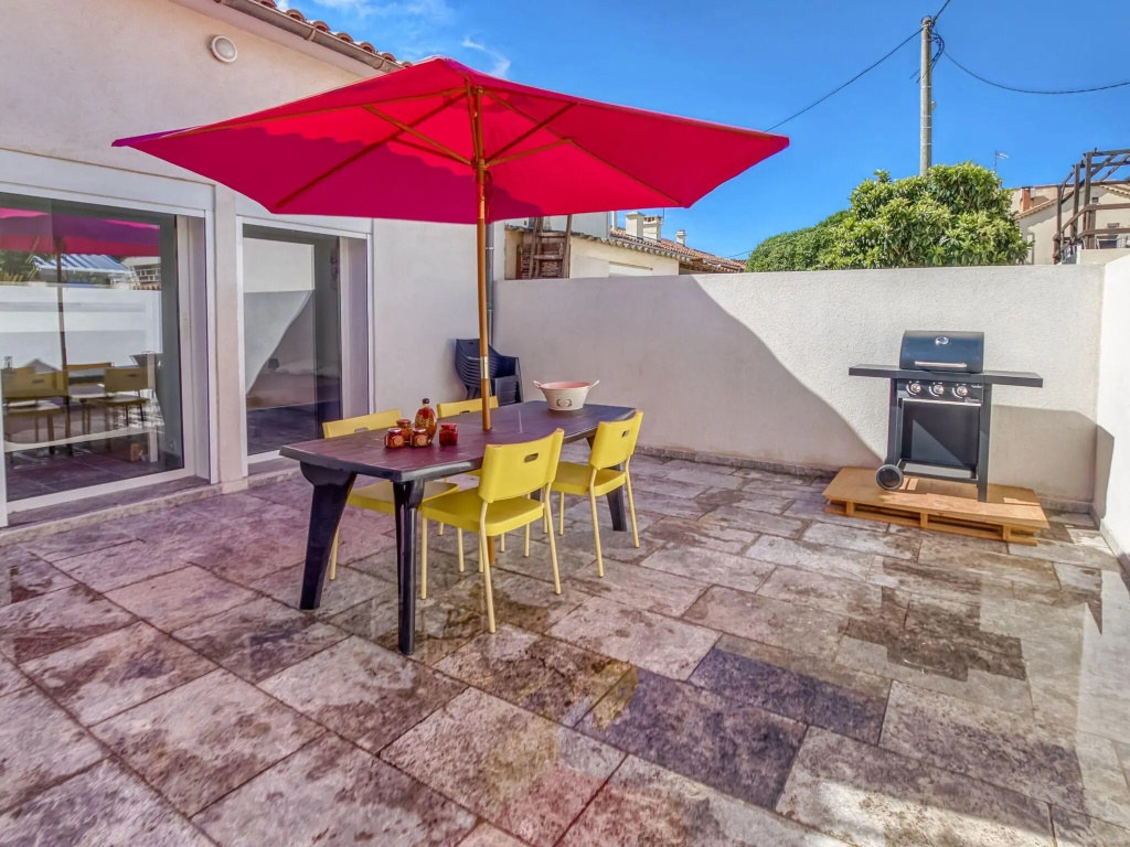 Simplistic Holiday Home in La-Seyne-sur-Mer near Beach