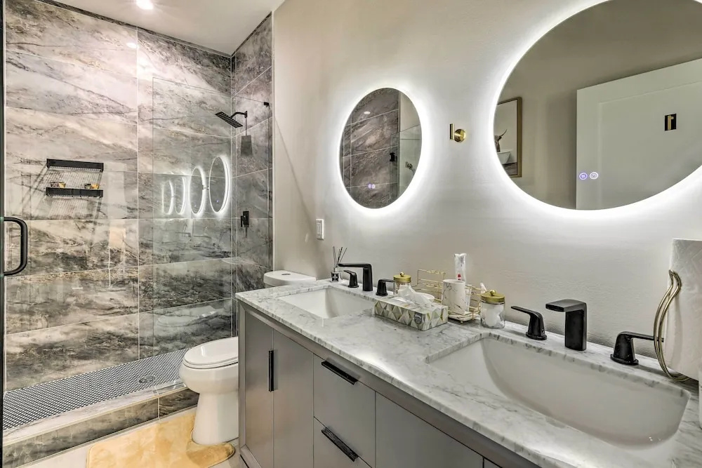 Luxury Smart Home 1 Mi to Mercedes-benz Stadium!